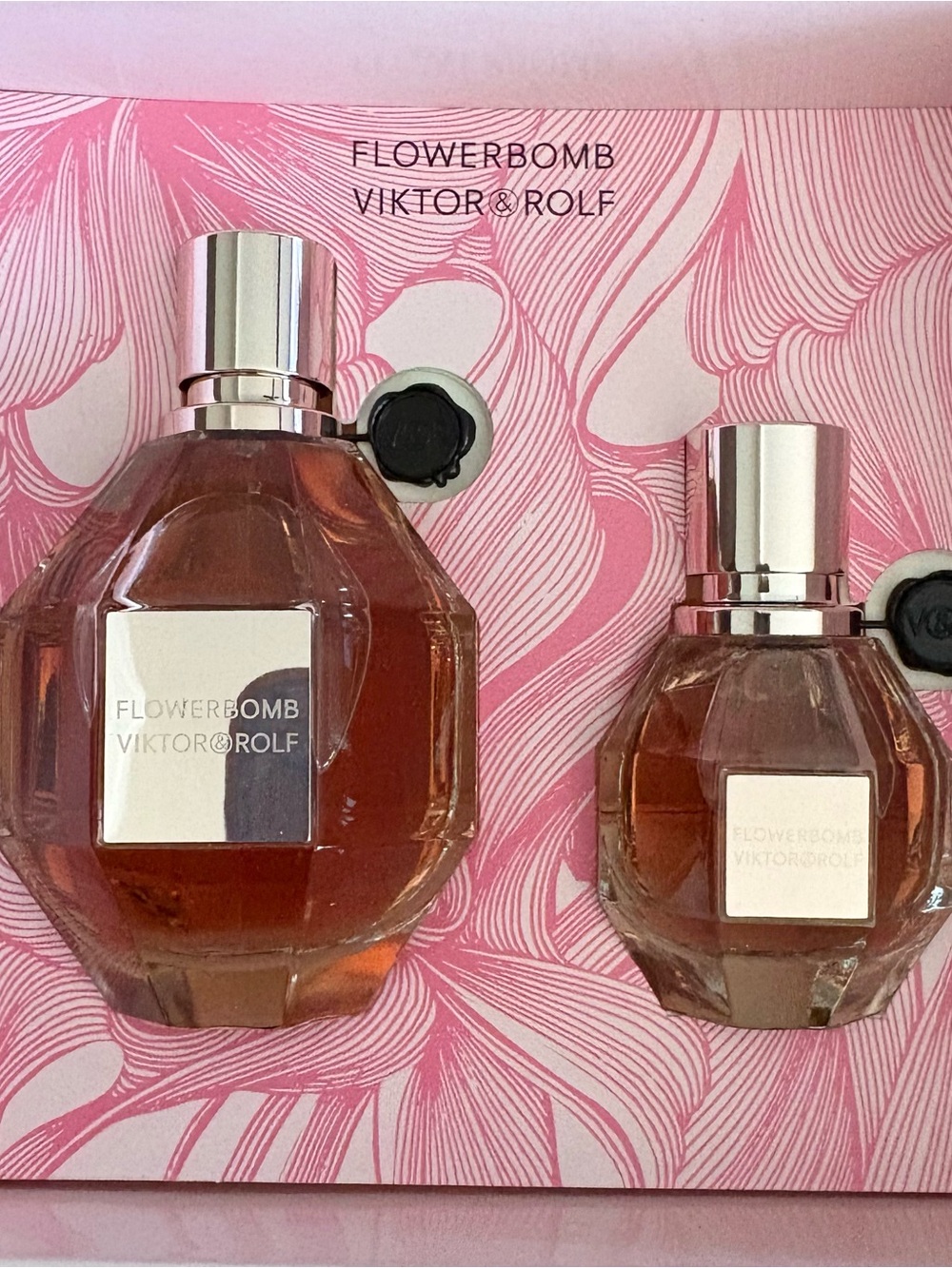 Viktor & Rolf Flowerbomb Pink Floral Gift Box - Picture 2 of 4